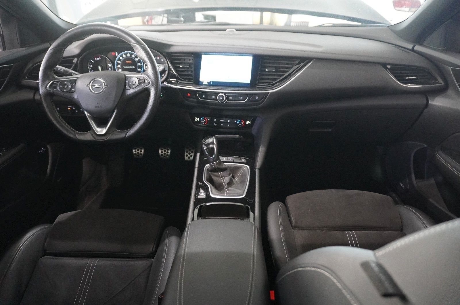 Fahrzeugabbildung Opel Insignia B ST 2.0D ULTIMATE NAVI/OPC/KAMERA/AHK