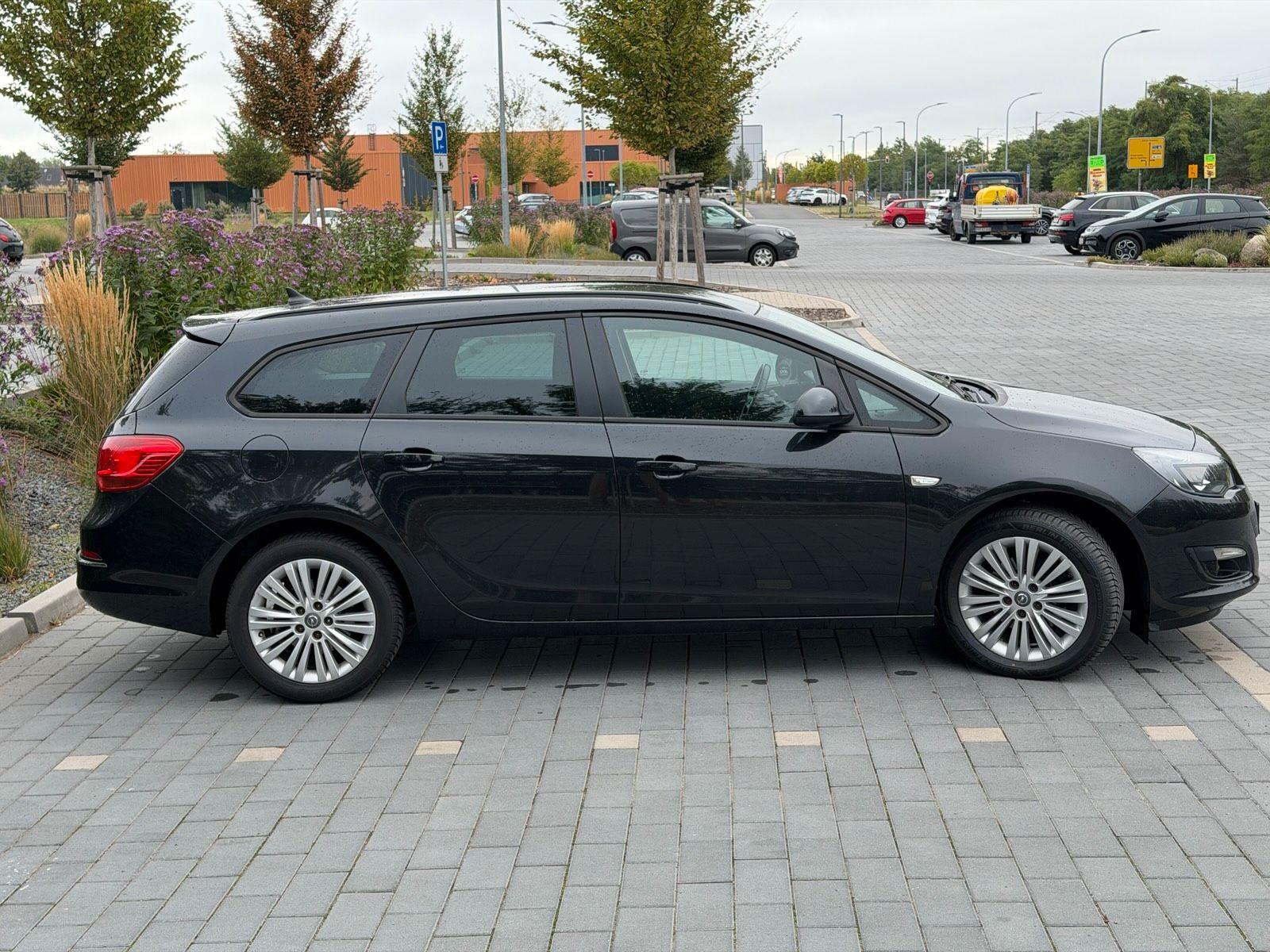 Opel Astra 2015 — interior