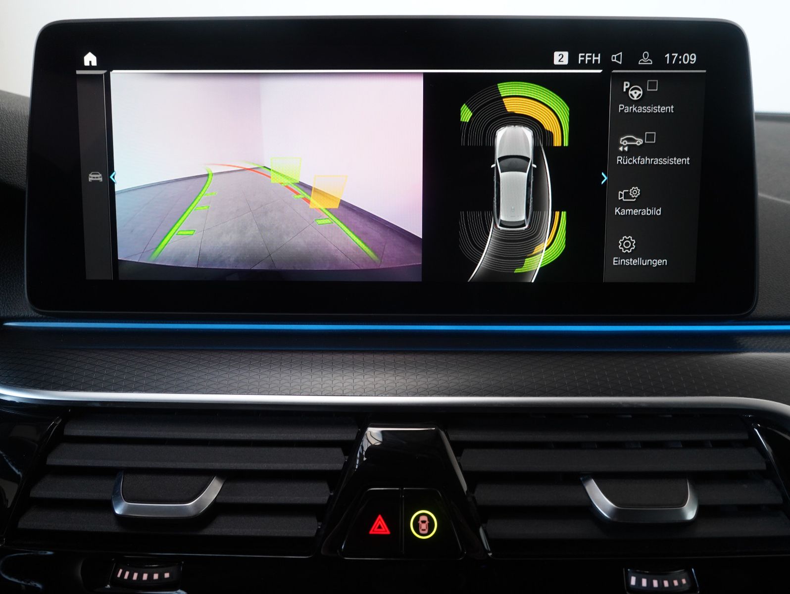 Fahrzeugabbildung BMW 530 e xDrive Touring M Sport SHADOW/HEADUP/AHK