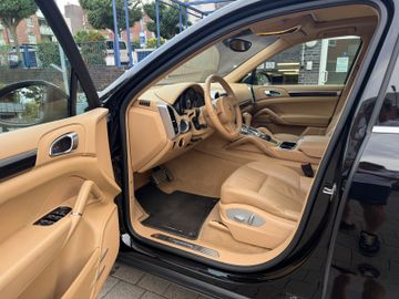 Porsche Cayenne - 6