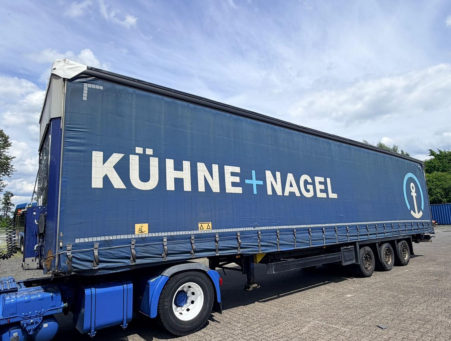 Schmitz Cargobull Mega.  Hubdach