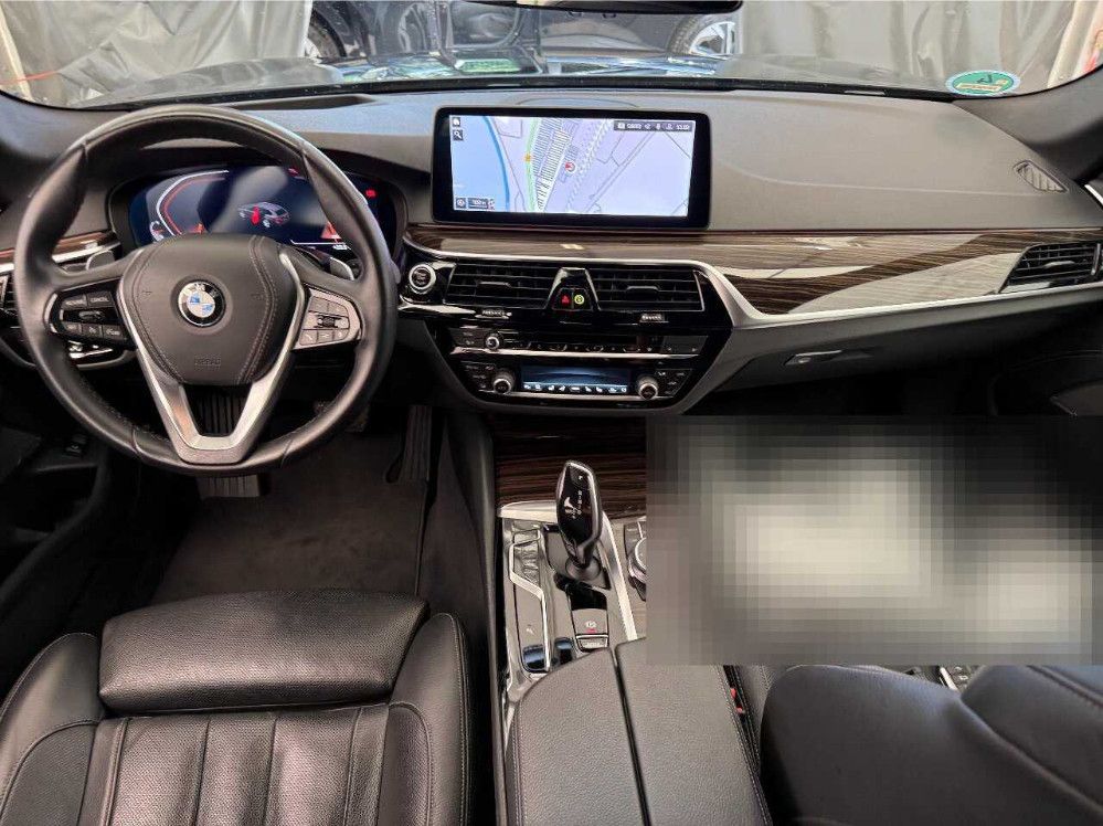 Fahrzeugabbildung BMW 520d T AT8 LASER/HUD/H&K/LEDER/SHZ/RFK/AHK