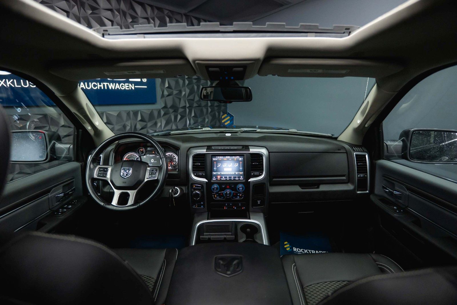 Fahrzeugabbildung Dodge RAM 5.7 V8 HEMI 4x4 OFFROAD Night LONGBED RAMBOX