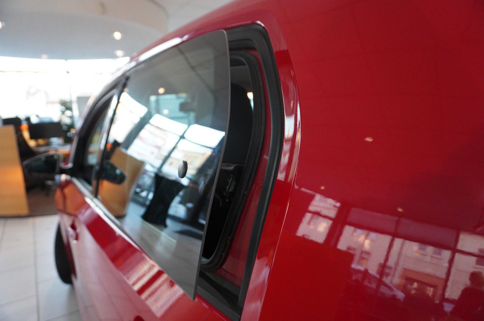 Fahrzeugabbildung Volkswagen up! 1.0 MOVE 5-TÜR KLIMA/SHZ/USB/NEBEL/SPORT/LED