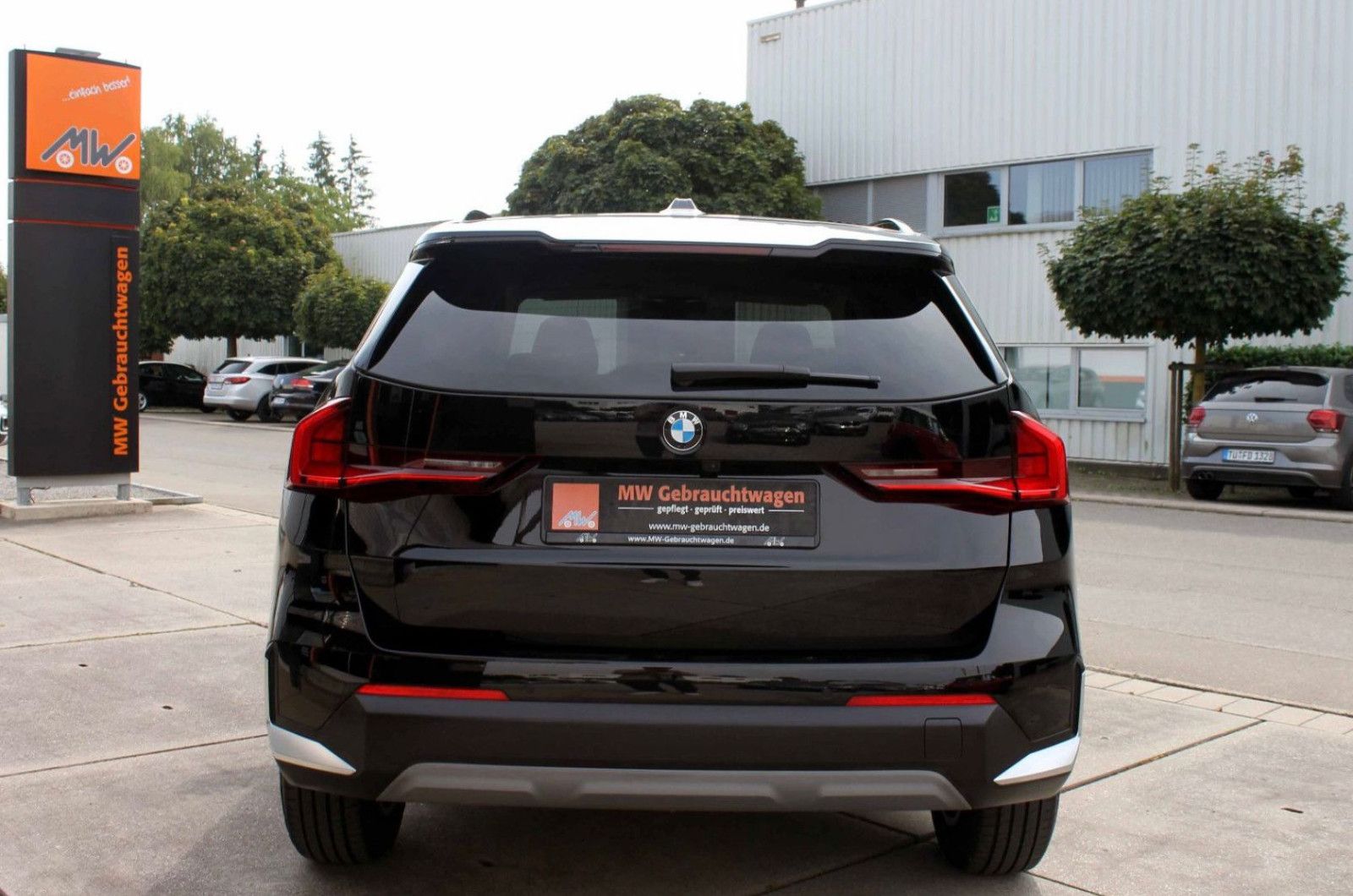 Fahrzeugabbildung BMW X1 sDrive 18i Steptr. ACC KAM PDC LED NAV AHK