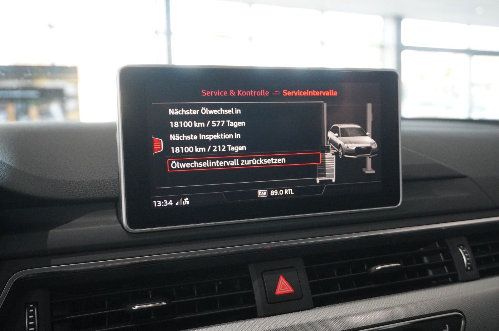 Fahrzeugabbildung Audi A4 Avant 35 TDI S-LINE SPORT NAVI/LED/KAMERA/DAB