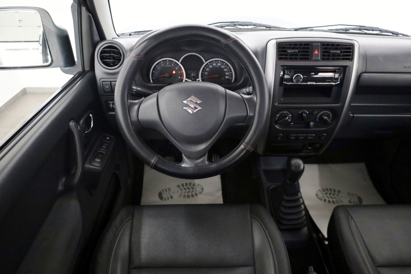 Fahrzeugabbildung Suzuki Jimny Ranger Style 4 Sitzer,AHK,Allwetter Reifen