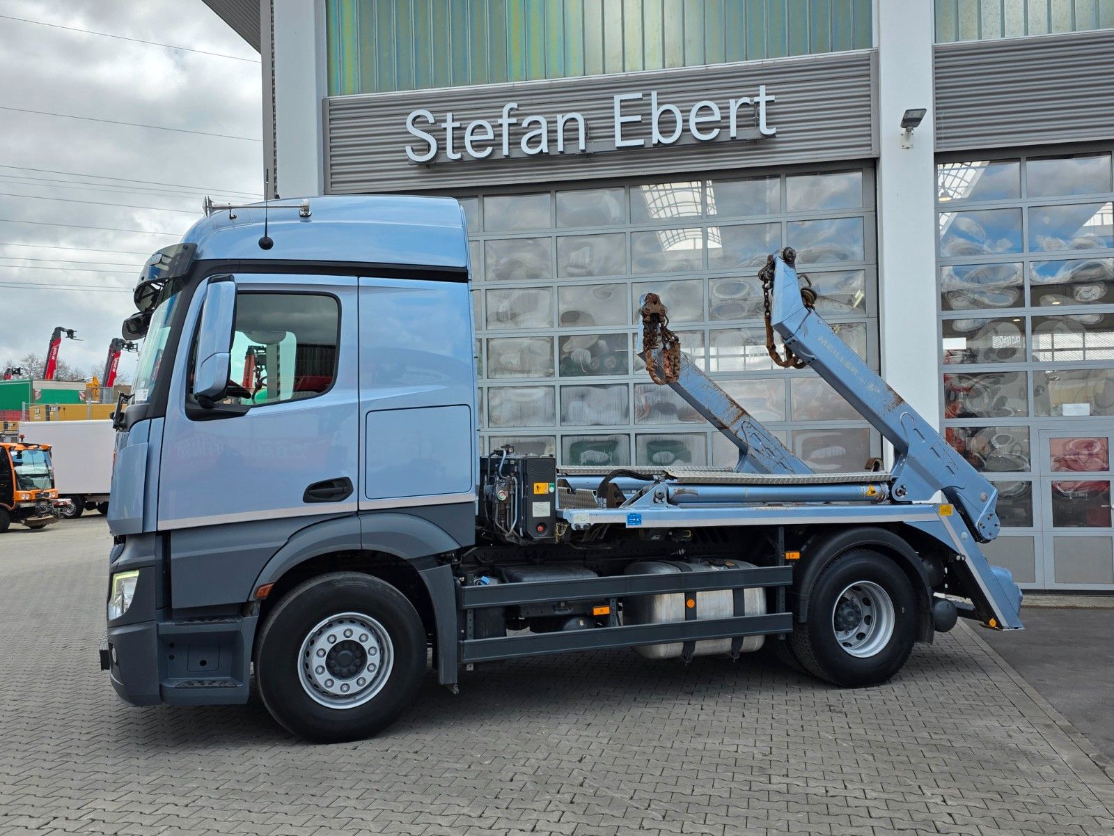 Fahrzeugabbildung Mercedes-Benz Actros 1848 L 4x2 Meiller AK 12. T Funk AHK