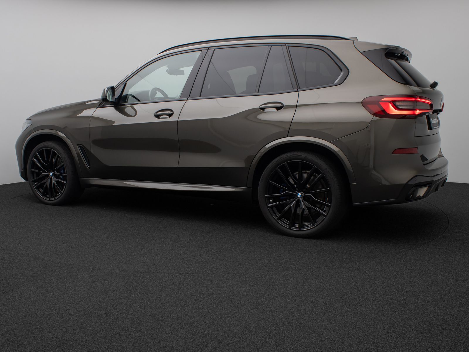 Fahrzeugabbildung BMW X5 xD40d M Sport Panorama Laser 360°HUD DAB H/K