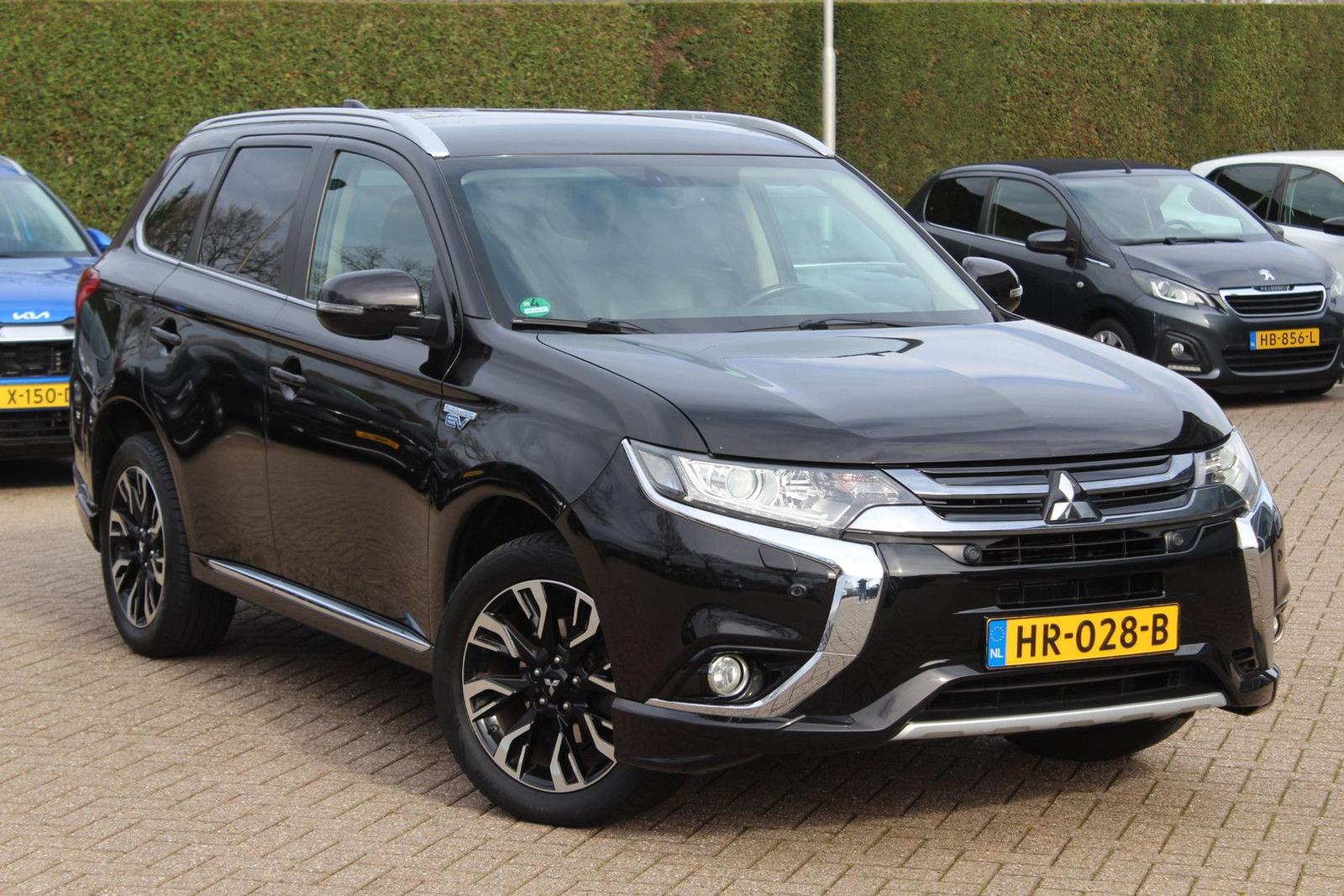 Mitsubishi Outlander 2.0 PHEV Executive Edition / Camera /