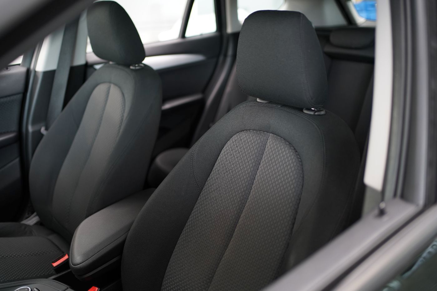 Fahrzeugabbildung BMW X1 20iA Advantage +Sitzheizung+17''LMR+Navi+PDC+