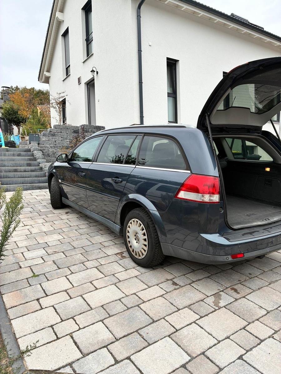 Opel Vectra 2007 — rear view