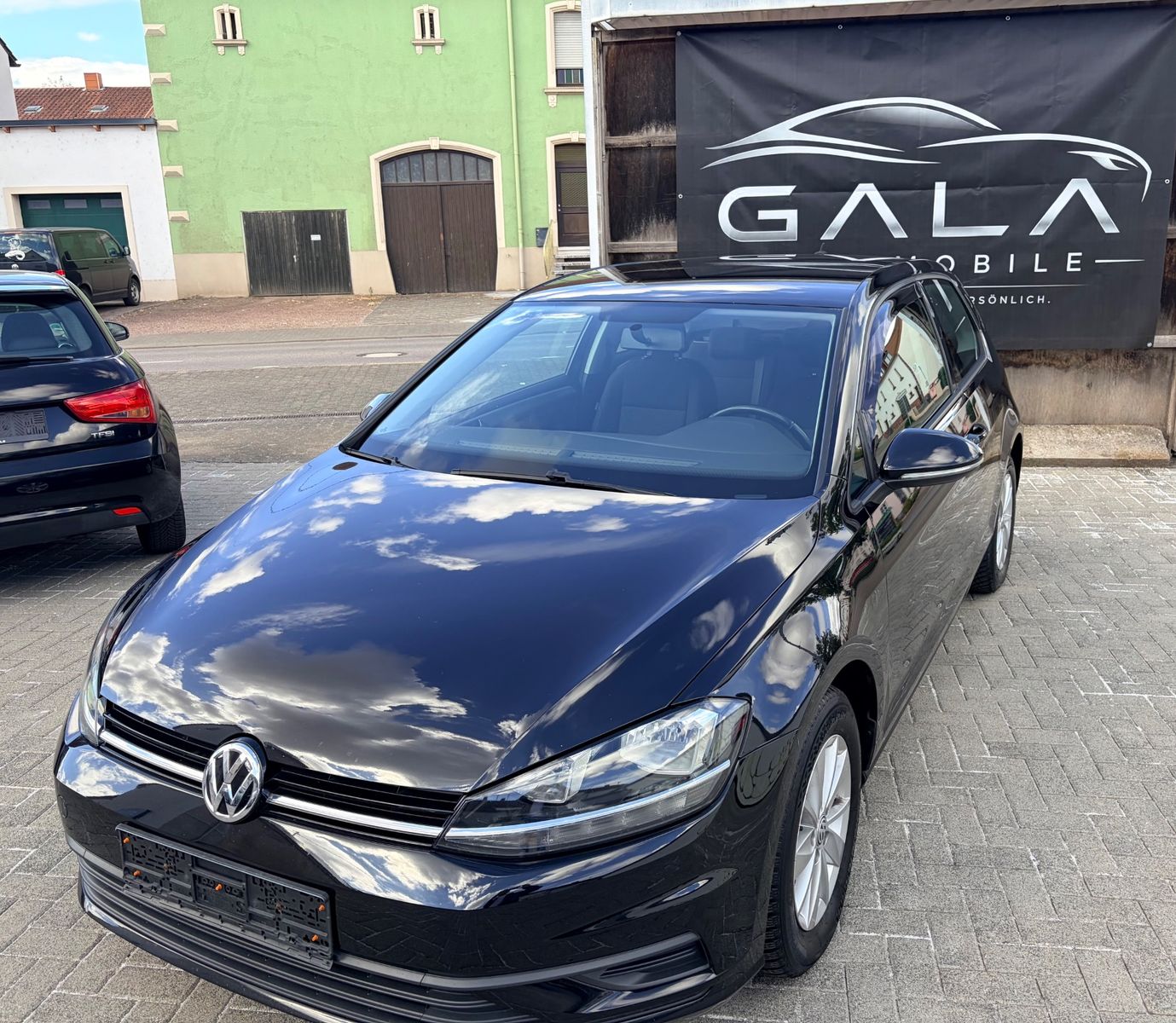 Volkswagen Golf - 1