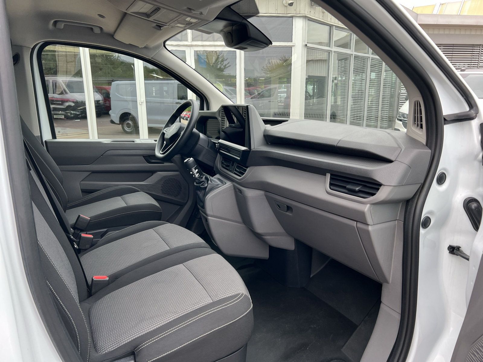 Fahrzeugabbildung Volkswagen T7 Transporter 2.0 TDI LR 3-Sitze LED KAMERA