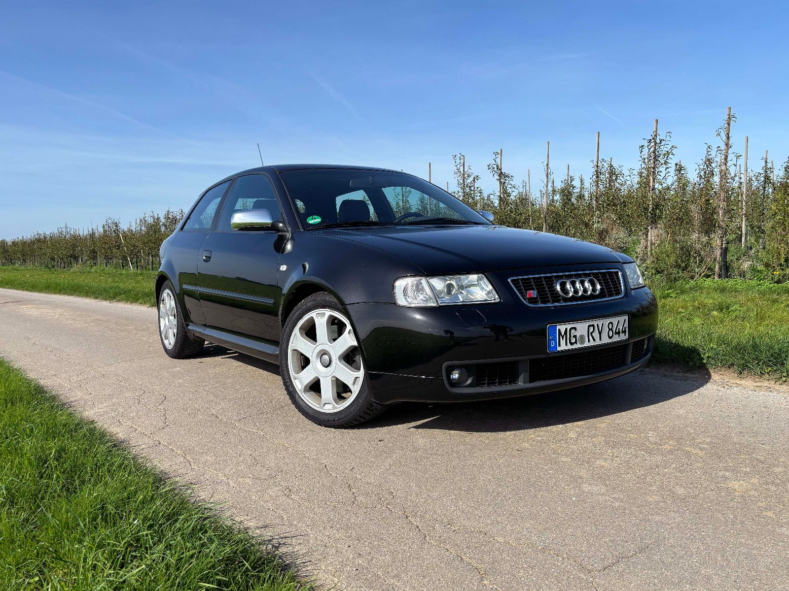 Audi S3 quattro: Schwarz.metallic