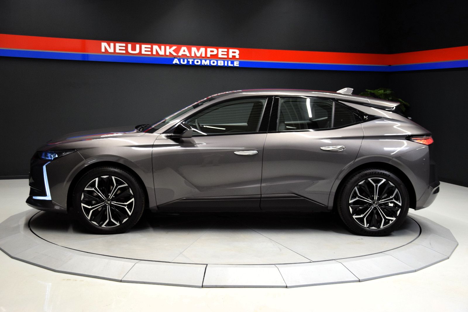 Fahrzeugabbildung DS Automobiles DS4 Performance Line Kamera Sitzheizung