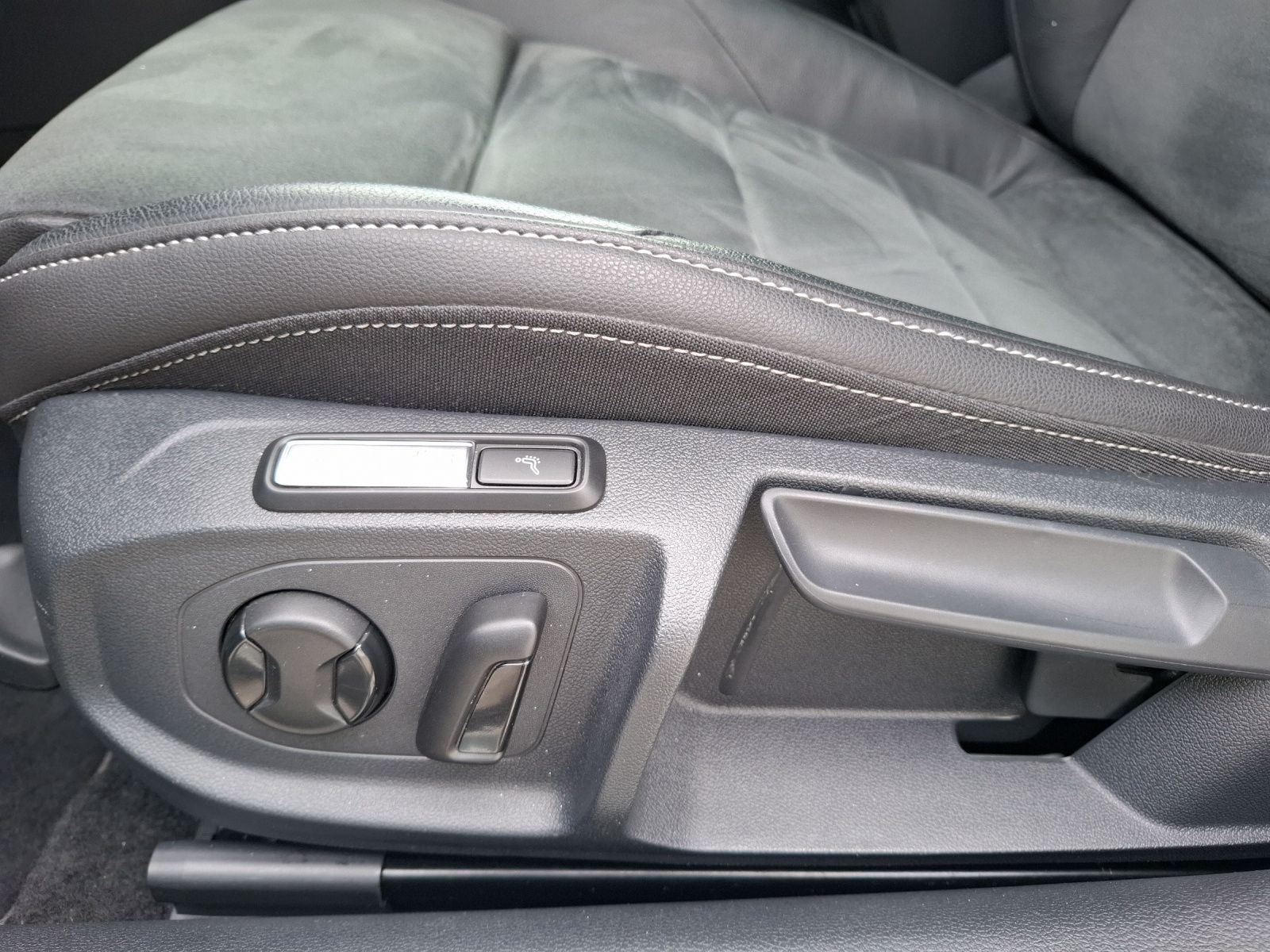 Fahrzeugabbildung Volkswagen Arteon SB TDI R-Line DSG 4M LED AHK Navi AID Pan