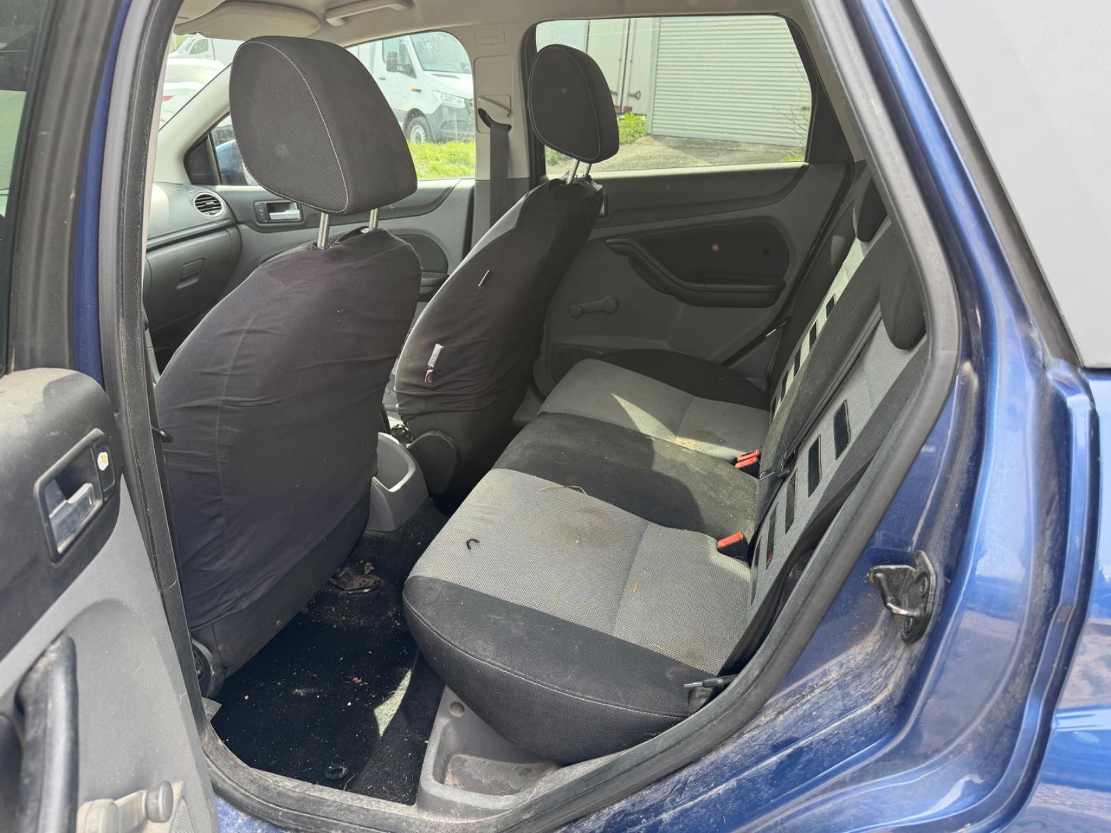 Ford Focus 2009 — photo 16