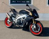 Aprilia Tuono V4 1100 mit Akrapovic - APRILIA TUONO V4 1100