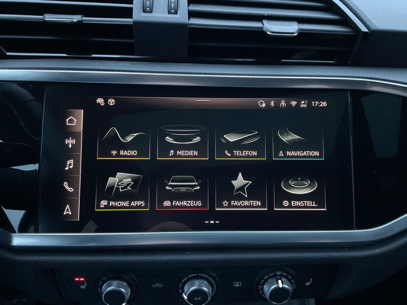 Fahrzeugabbildung Audi Q3 35 TFSI S tronic,Panorama,LED,Carplay,Navi