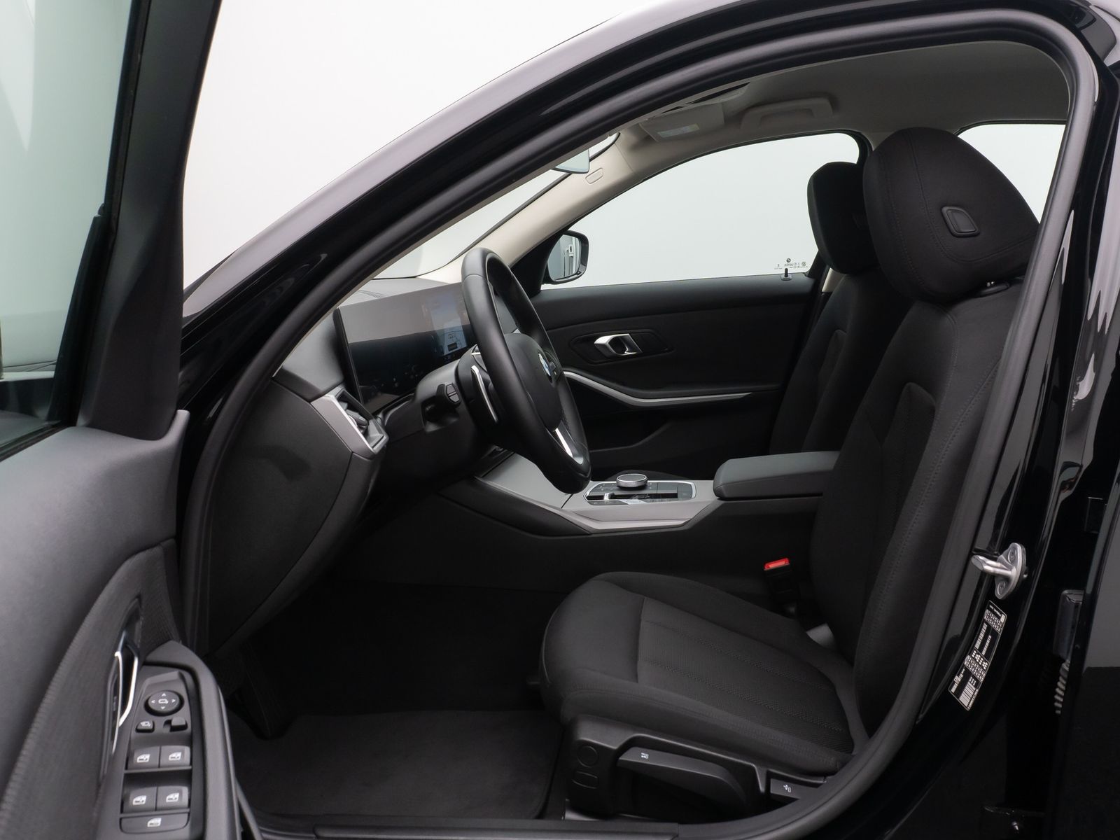 Fahrzeugabbildung BMW 318i DAB PDC Widscreen Geschwindigkeitsreg LED
