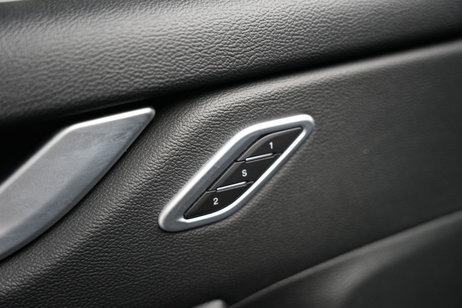 Fahrzeugabbildung Maserati Levante Diesel/GRANSPORT/LED/360°/MEMORY