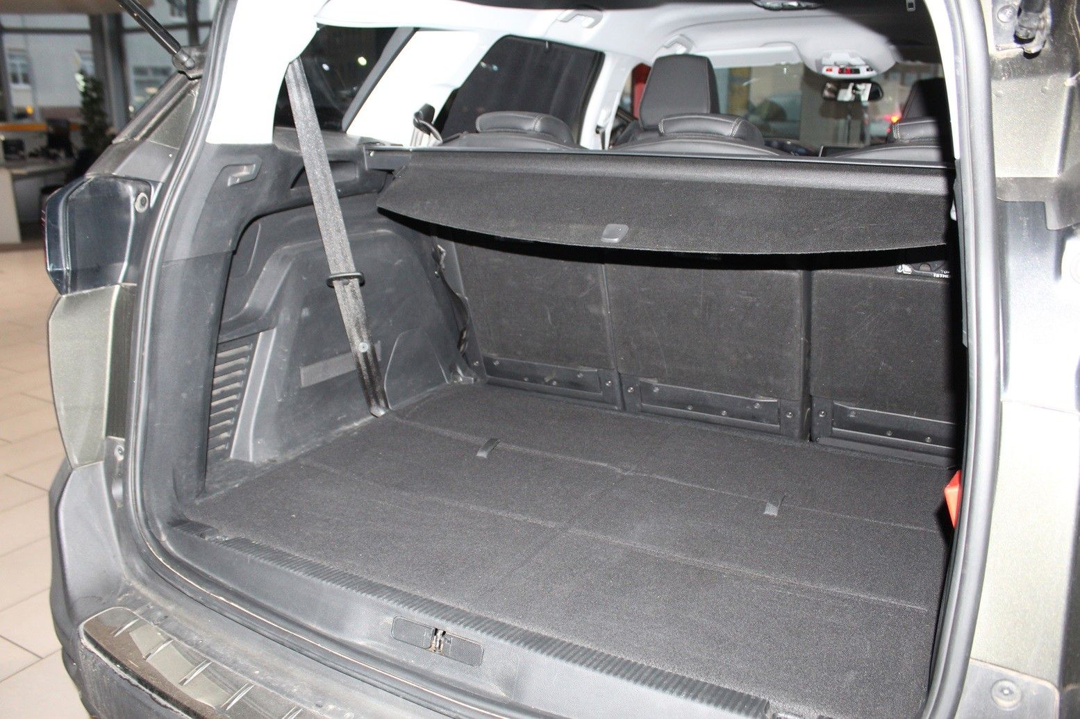 Fahrzeugabbildung Peugeot 5008 Allure 1.2T NAVI/PDC/T-LEDER/TEMPOMAT