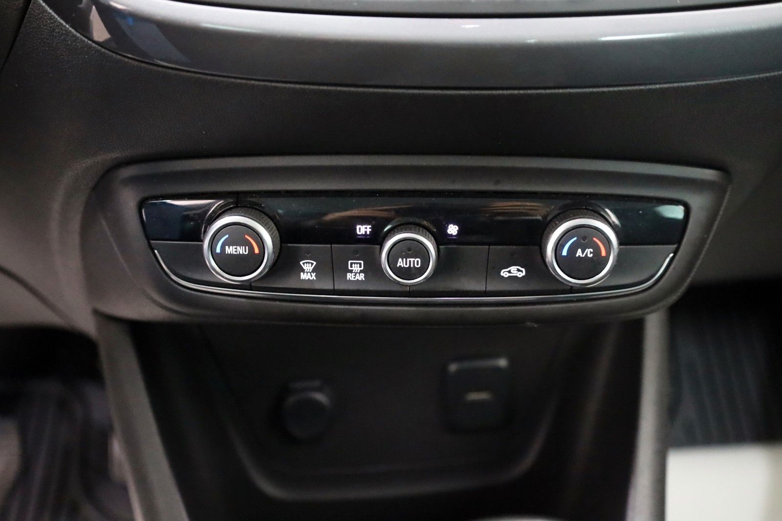 Fahrzeugabbildung Opel Crossland (X) Innovation LED,PDC,AHL,SR+WR