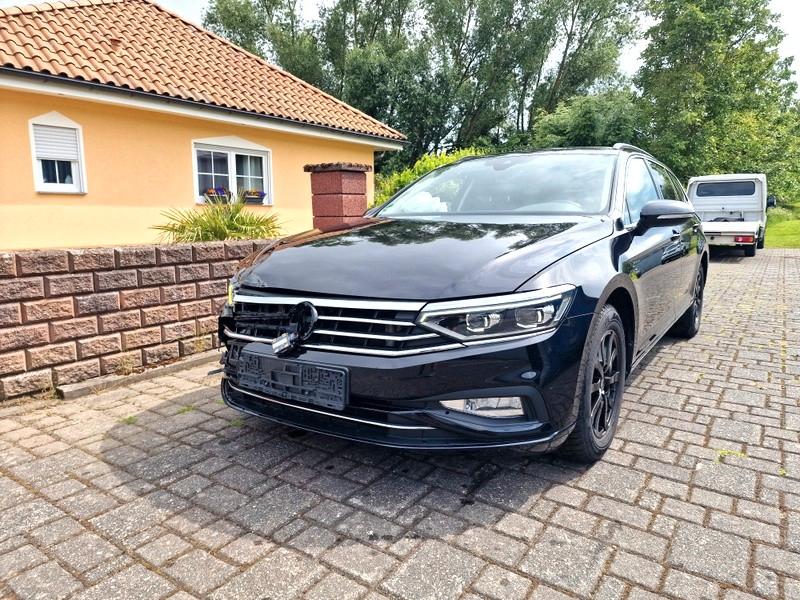 Volkswagen Passat Variant Business/DSG/Sport/LED/200 PS