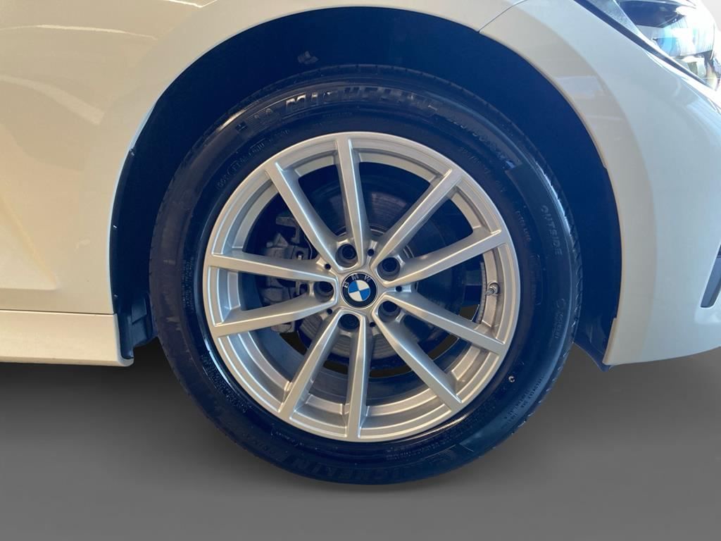 BMW 318i Lim. Advantage+DrivAssist+SHZ+wenigKM+KFZug foto 16