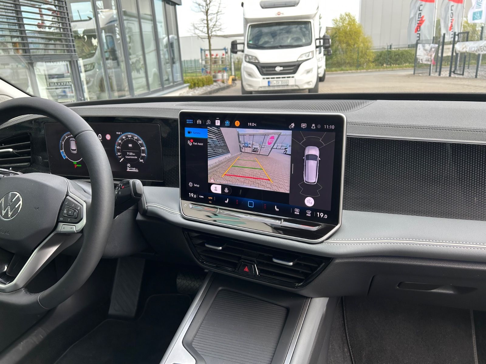 Fahrzeugabbildung Volkswagen Passat Variant 1.5 eTSI  Business DSG Navi