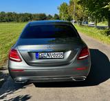 Mercedes-Benz E 220 d Autom. - WIDESCREEN  - Mercedes-Benz E 220 mit Diesel-Antrieb: Grau, Limousine
