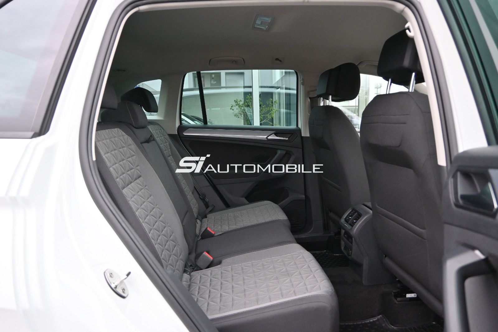 Fahrzeugabbildung Volkswagen Tiguan 2.0 TDI DSG 4MOT Life °ACC°AHK°HUD°STHZ°