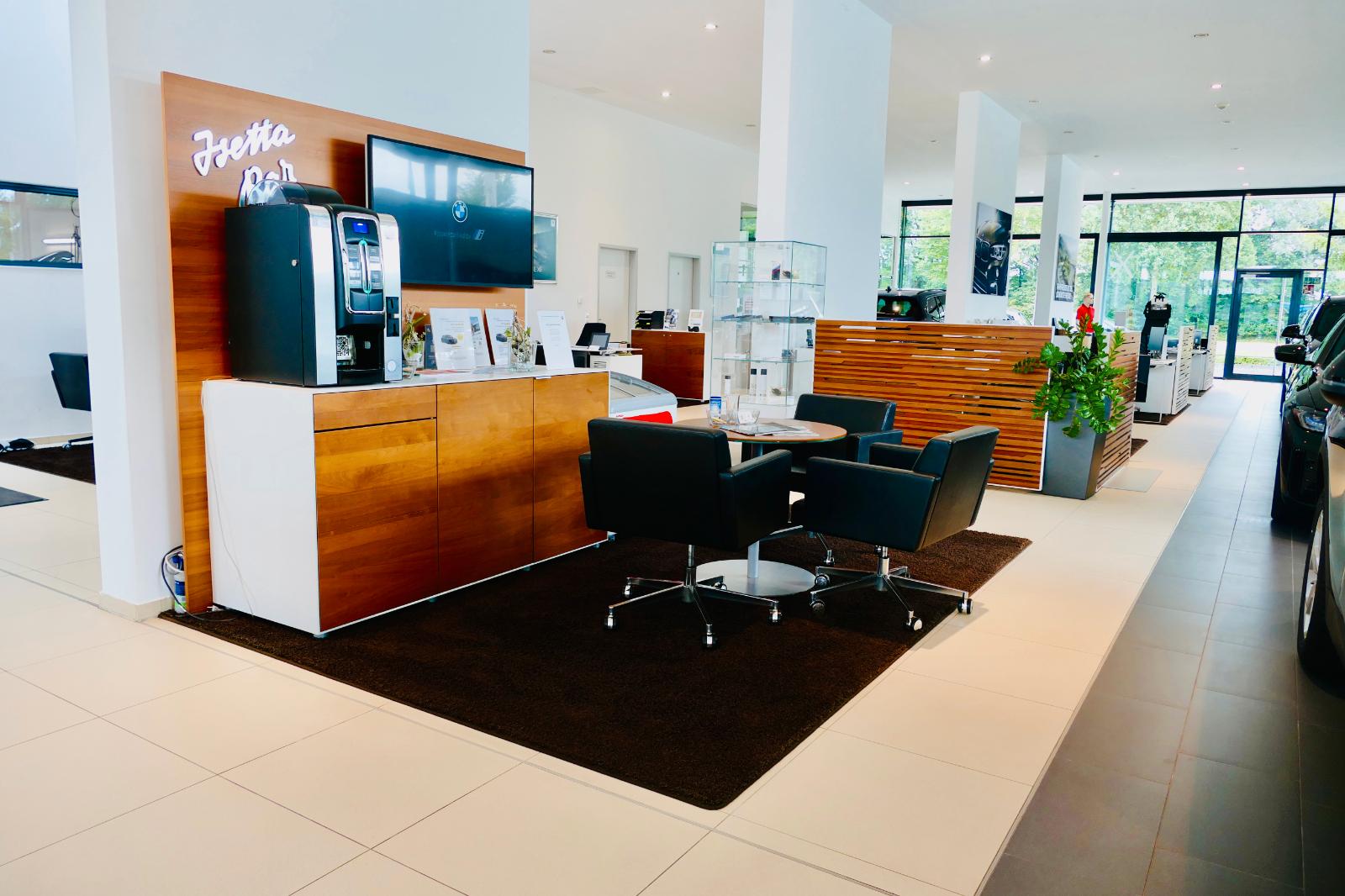 showroom-image-bottom