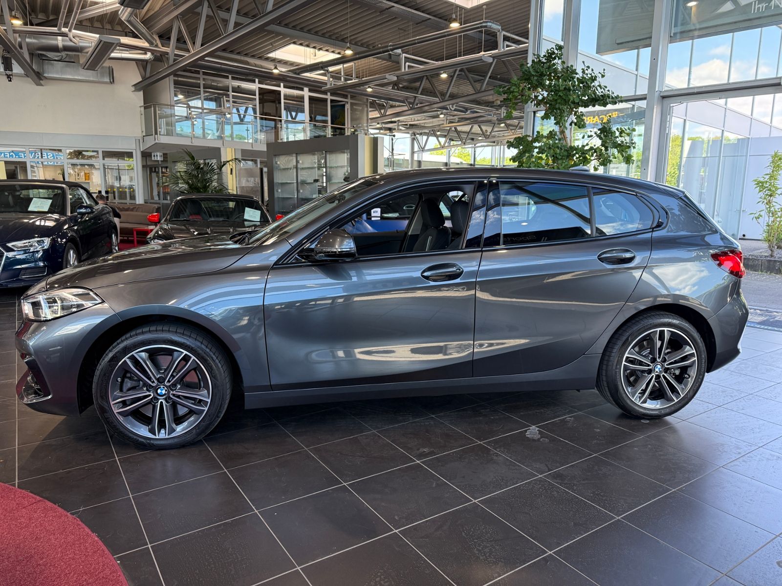 Fahrzeugabbildung BMW 120 i Sport Line LED NAVI ALU