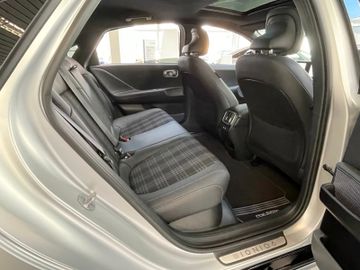 Fahrzeugabbildung Hyundai Ioniq 6 First Edition  Allrad