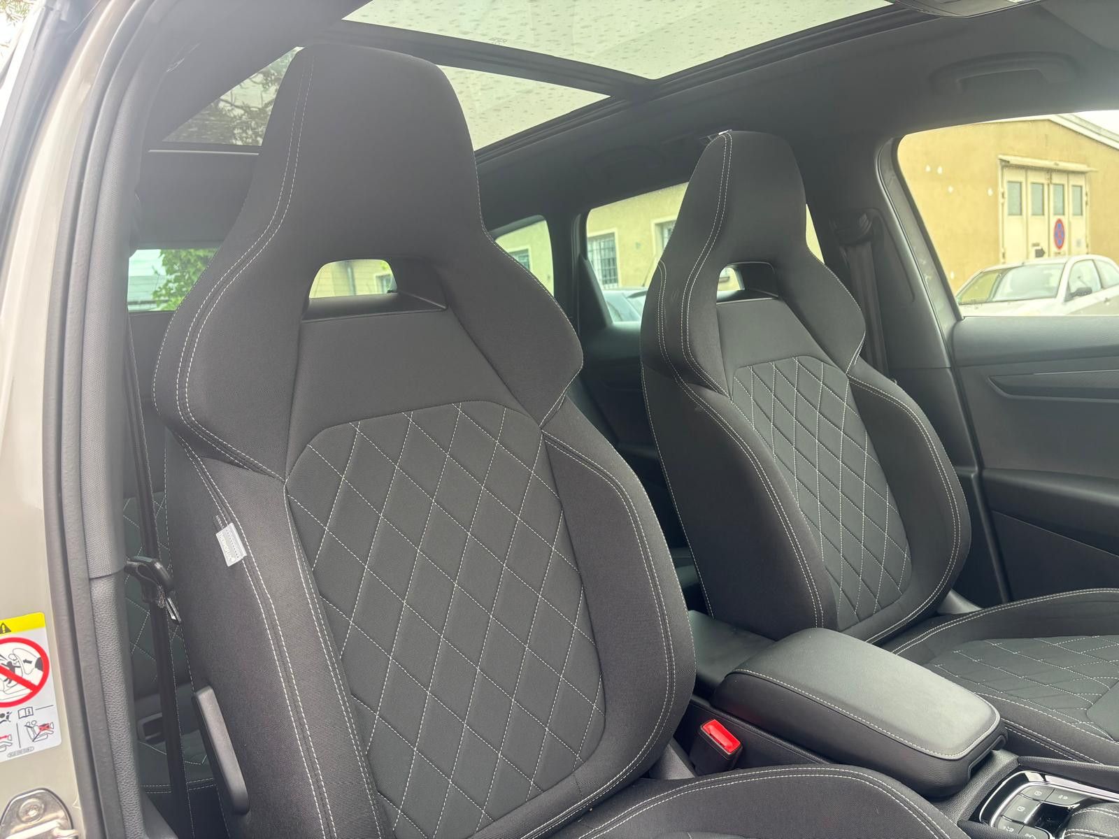 Fahrzeugabbildung SKODA Karoq SportLine 4x4-ACC-PANO-VIRTUAL-KAM-SHZ-LED