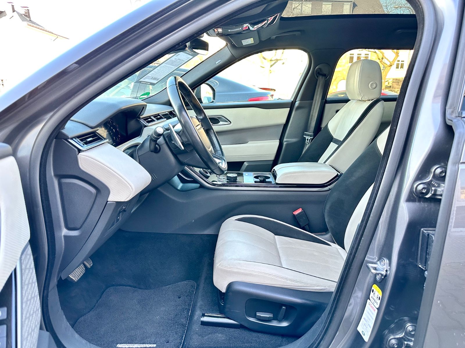 Fahrzeugabbildung Land Rover RANGE ROVER VELAR R-DYNAMIC*PANO+21`LM+MATRIX*