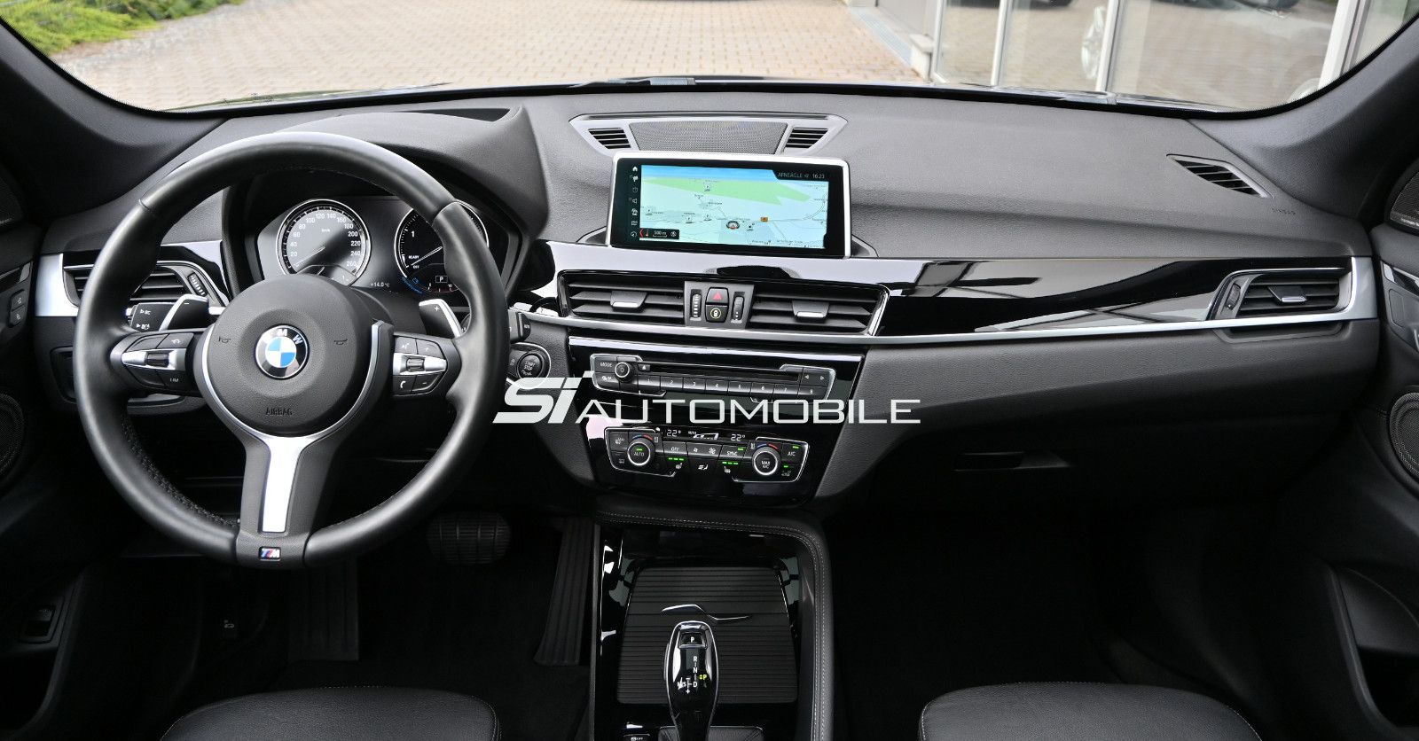 Fahrzeugabbildung BMW X1 xDr20d SPORT °AHK°KAMERA°LEDER°MEMO°NAVI°PANO