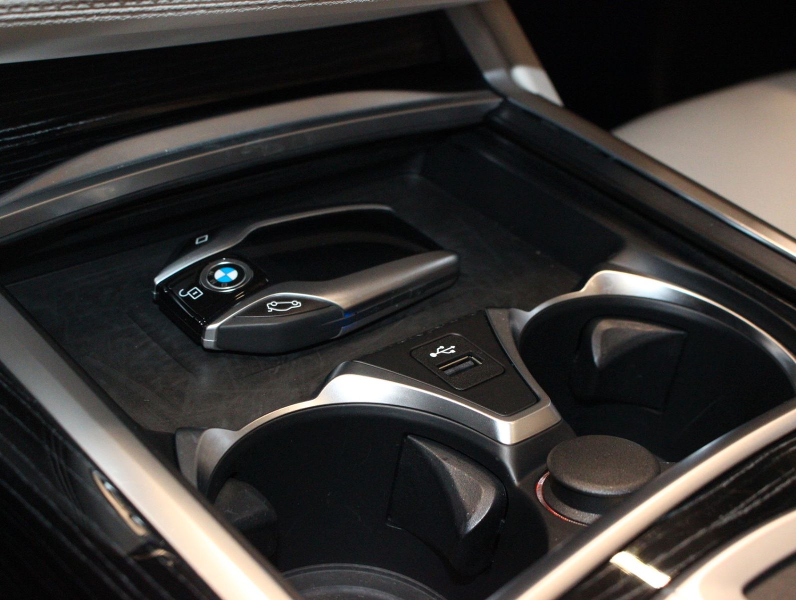 Fahrzeugabbildung BMW 750 L i xDrive M Sport Executive*Skylounge*VOLL