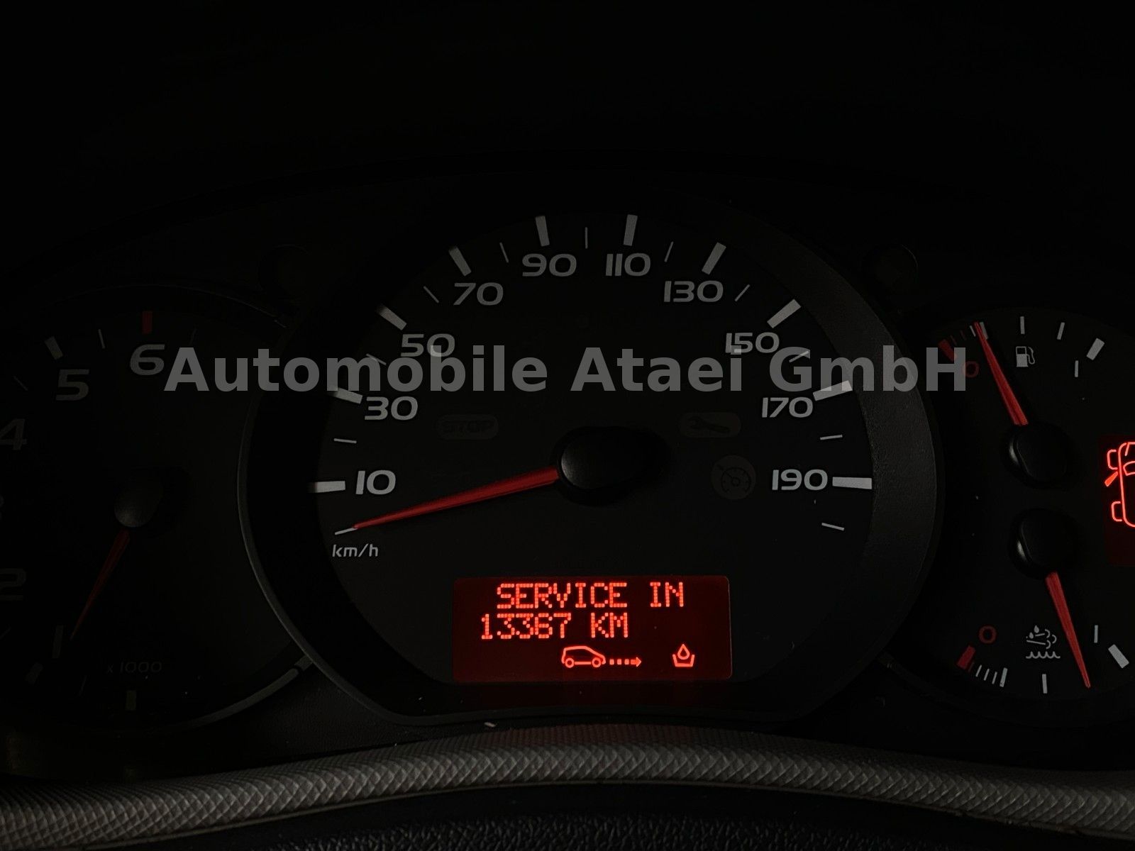 Fahrzeugabbildung Renault Master Kombi L1H1 6-SITZE+ STANDHEIZUNG (6696)