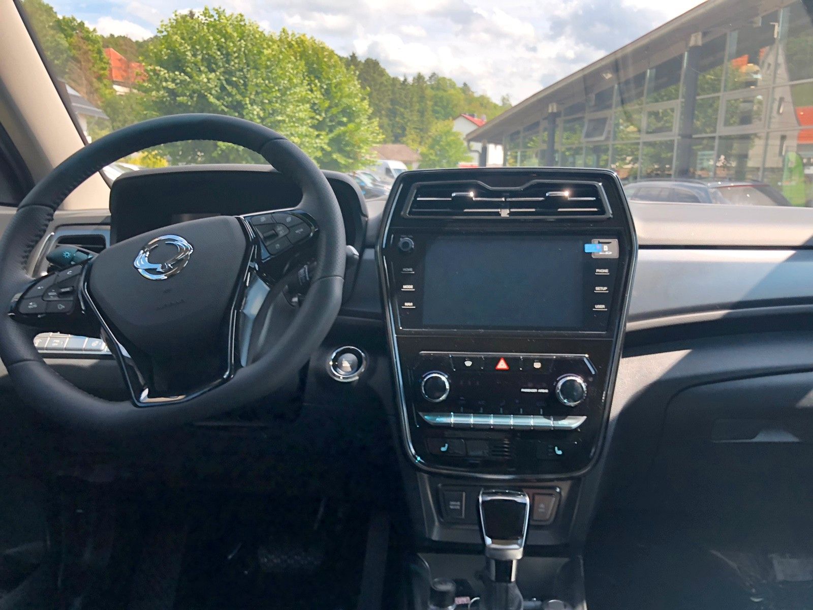 Fahrzeugabbildung Ssangyong TIVOLI Blackline 1,5 P 6 AT 2WD BLACKLINE+MY23+L