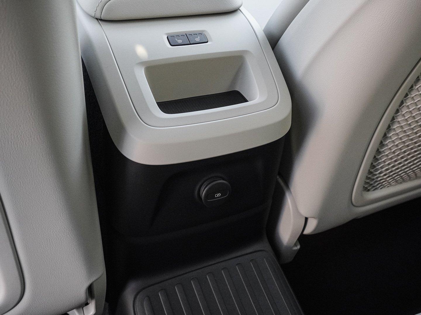 Volvo XC60 T8 AWD Ultra Bright Plug-in Hybrid MASSAGE