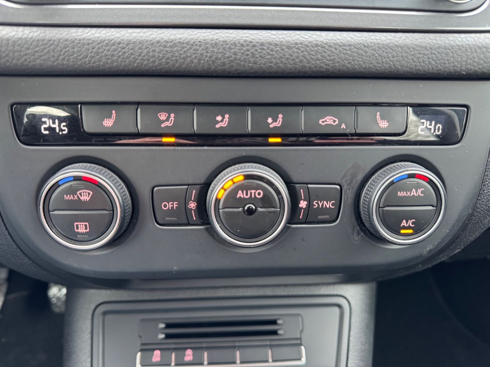 VW-Tiguan *Sithz*NAVI*Temp*PDC*2-Z.Klima*AHK*