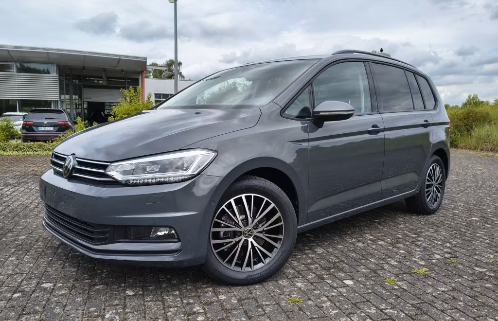 Volkswagen Touran 1.5TSI 150PS Limited 7-Sitzer AHK