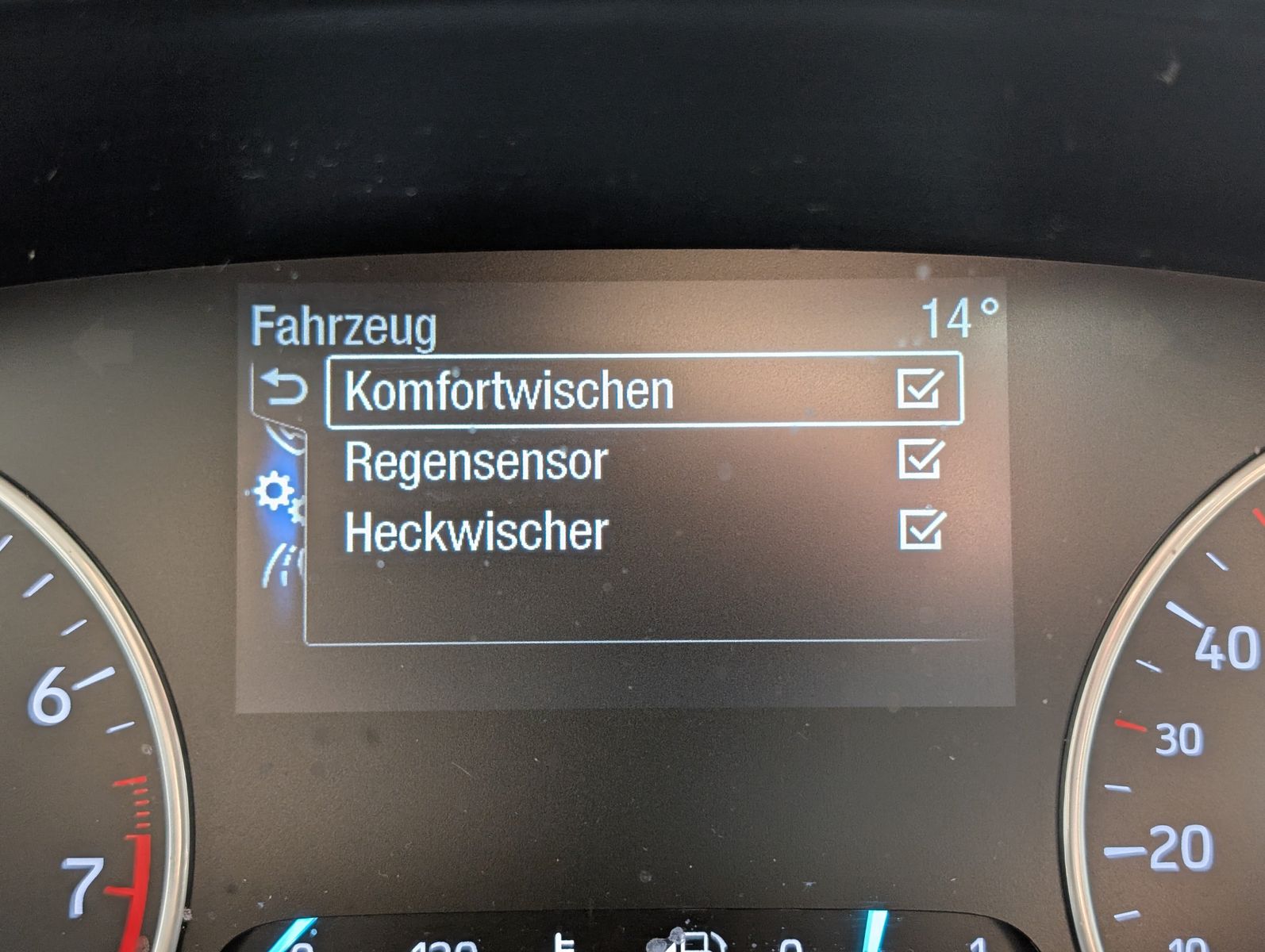FORD EcoSport  1.0 EcoBoost Titanium Automatik Navi – Bild 29
