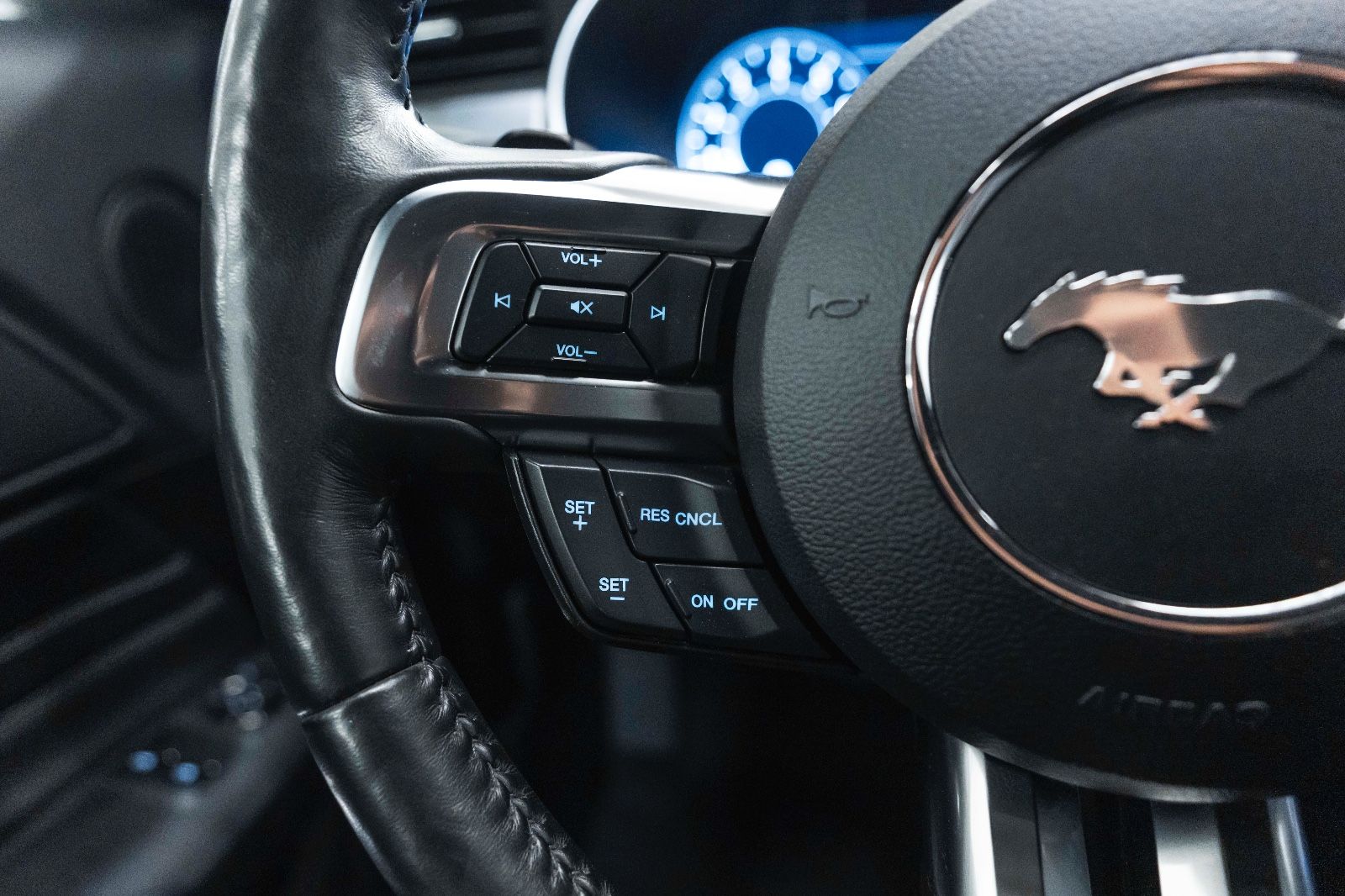 Fahrzeugabbildung Ford Mustang GT 5.0L LED KAM CARPLAY TOTW PDC ROTI