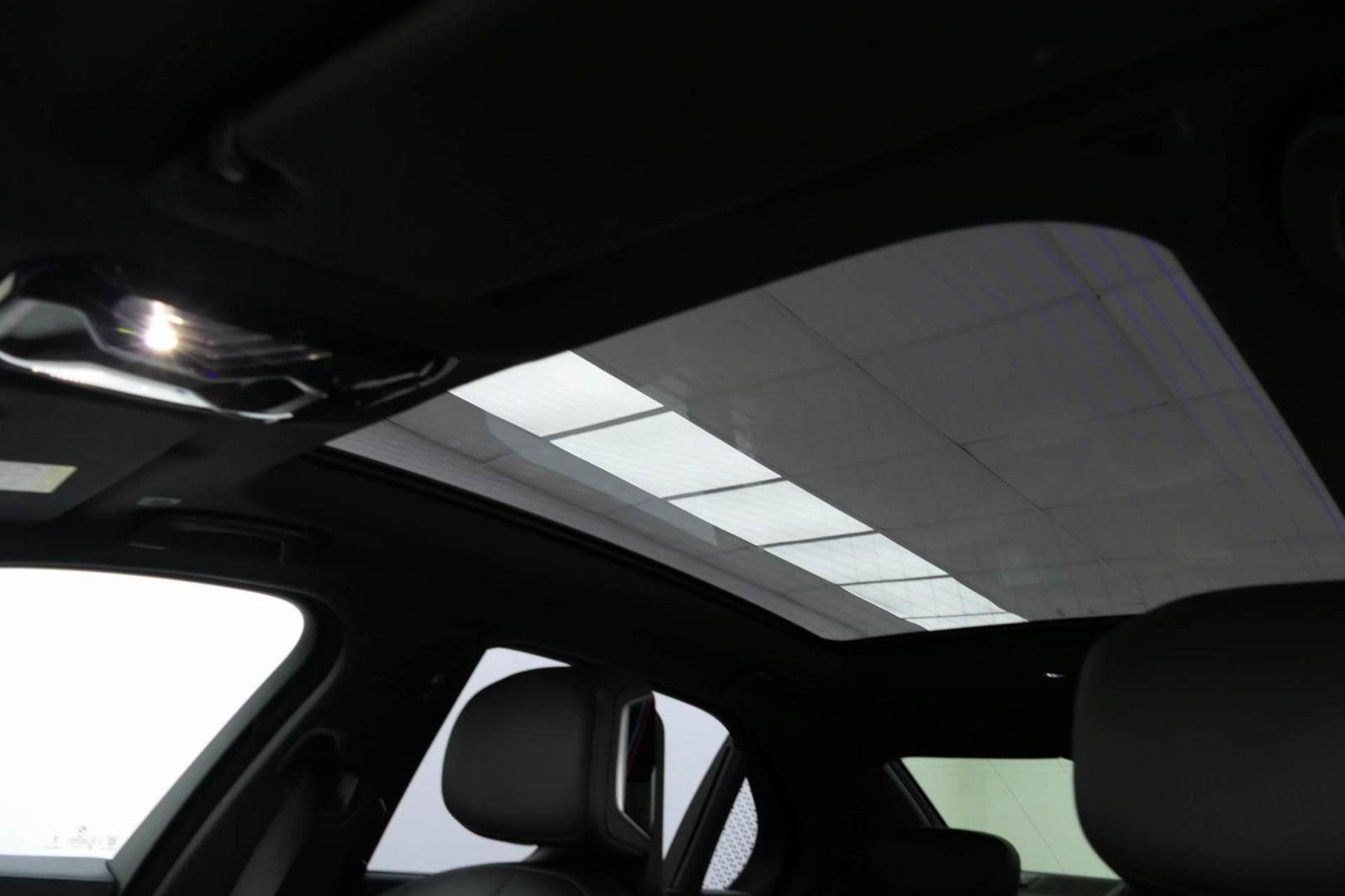 Fahrzeugabbildung BMW 740d xDrive M Sport Sky-Lounge AHK Standheizung