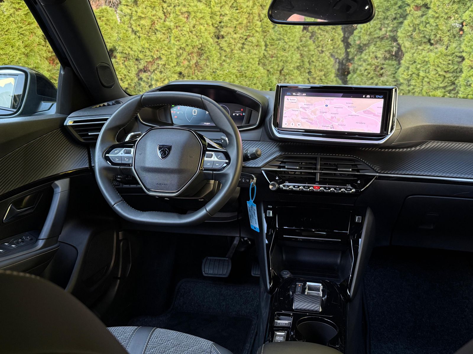 Fahrzeugabbildung Peugeot 2008 1.5Blue-HDI Allure LED+NAV+SHZ+AHK+KAM+VIRT