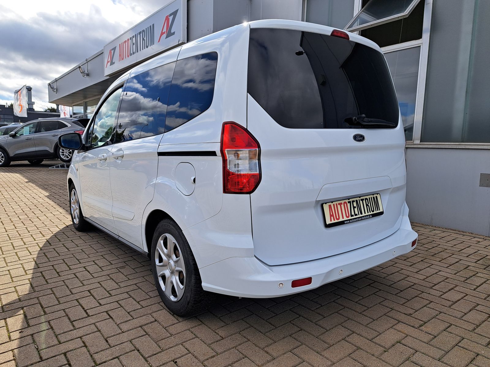 Fahrzeugabbildung Ford Tourneo Courier Trend 1.5 TDCI NAVI WINTERPAKET